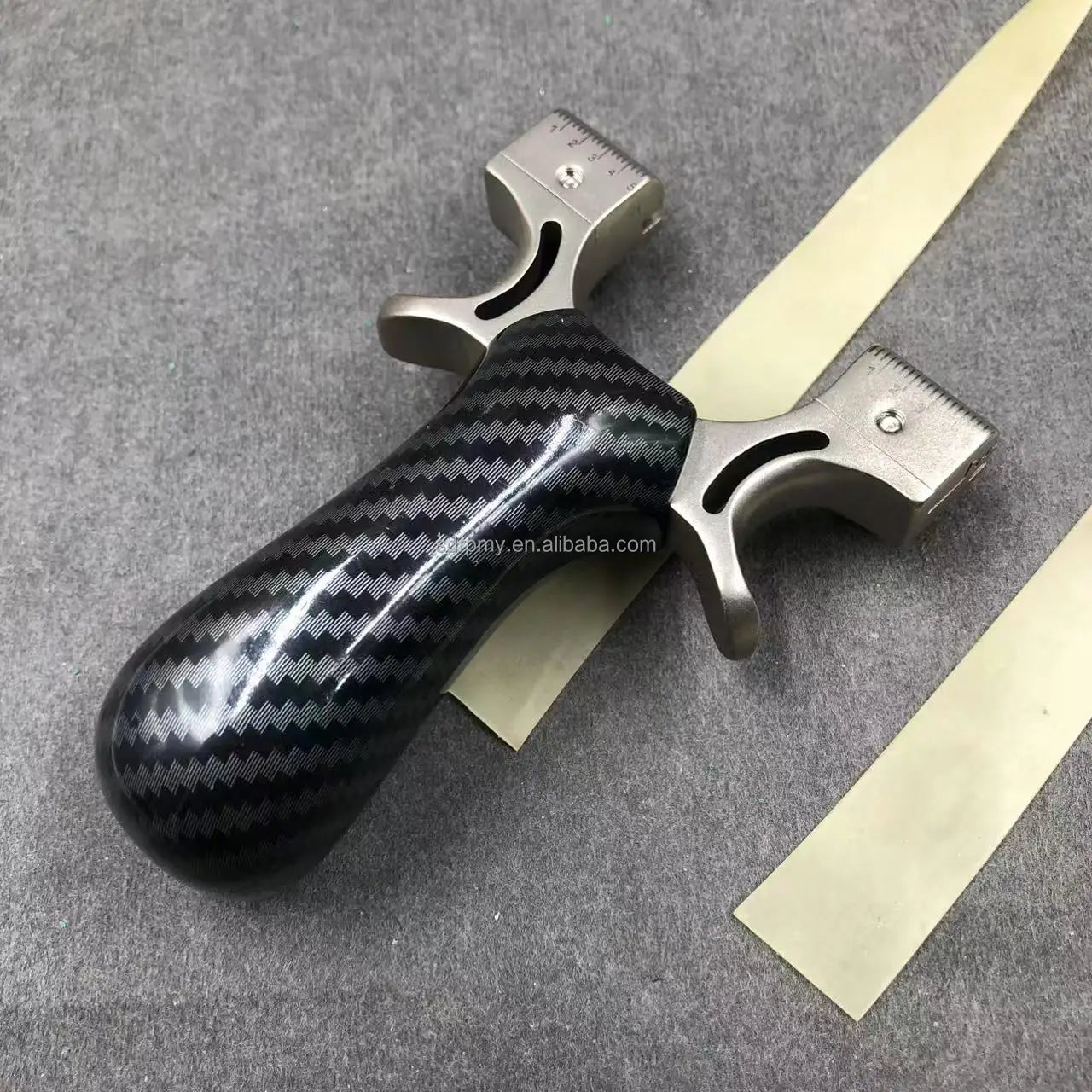 Stainless Steel & Rubber Band Equipped High-Quality Hunting Slingshot - Outdoor Sports Shooting Survival Catapult