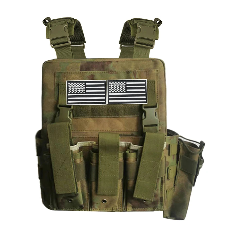 Wear resistant and tear resistant outdoor adventure vest with large capacity accessory bag on the back